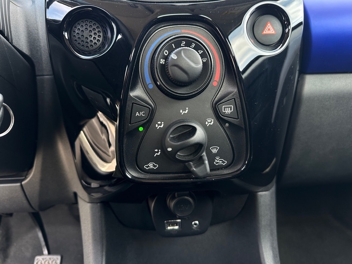 Citroen C1 VTi 72 S&S Feel 53 kW (72 CV) Vehículo usado en Madrid Citroen C1 VTi 72 S&S Feel 53 kW (72 CV) Vehículo usado en Madrid