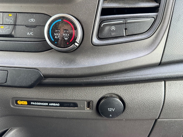 Ford Transit Custom Kombi 2.0 TDCI 320 L1 Trend 96 kW (130 CV) Vehículo usado en Madrid Ford Transit Custom Kombi 2.0 TDCI 320 L1 Trend 96 kW (130 CV) Vehículo usado en Madrid