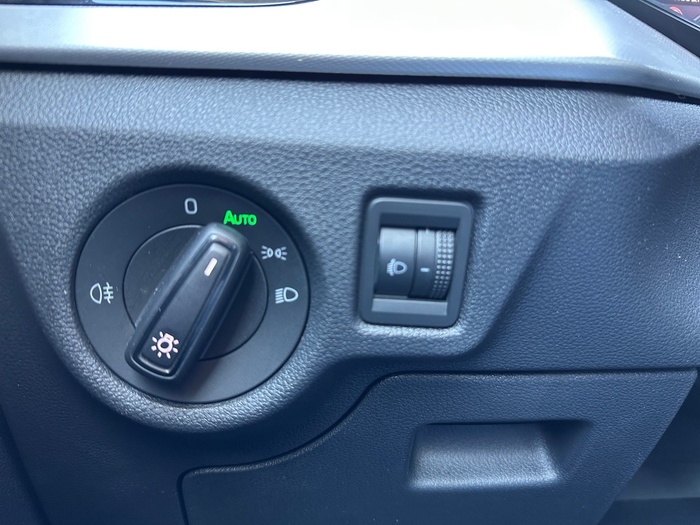 Skoda Kamiq 1.0 TSI Ambition 70 kW (95 CV) Vehículo usado en Madrid Skoda Kamiq 1.0 TSI Ambition 70 kW (95 CV) Vehículo usado en Madrid