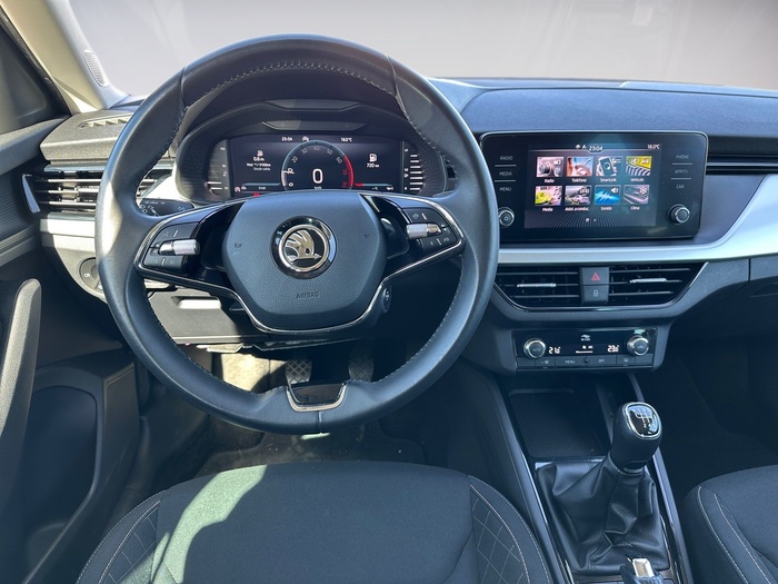 Skoda Kamiq 1.5 TSI Ambition 110 kW (150 CV) Vehículo usado en Madrid Skoda Kamiq 1.5 TSI Ambition 110 kW (150 CV) Vehículo usado en Madrid