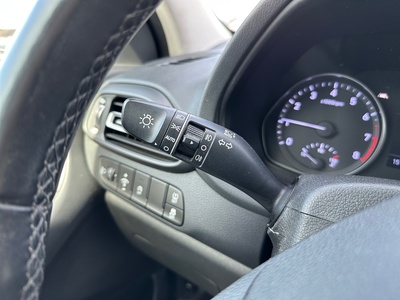 Hyundai i30 1.0 TGDI Essence 88 kW (120 CV) 19 Hyundai i30 1.0 TGDI Essence 88 kW (120 CV) 19