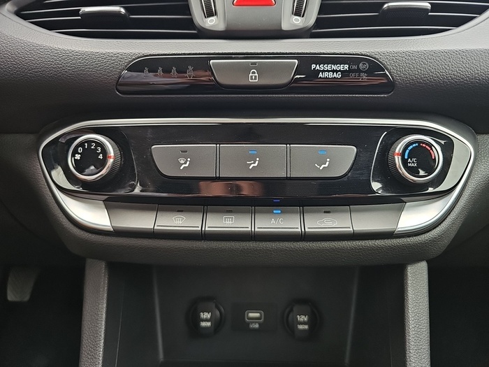 Hyundai i30 1.5 DPI Essence 81 kW (110 CV) Vehículo usado en Madrid Hyundai i30 1.5 DPI Essence 81 kW (110 CV) Vehículo usado en Madrid