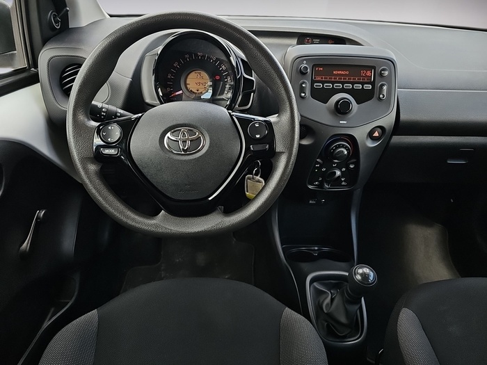 Toyota Aygo 1.0 70 x-play 53 kW (72 CV) Vehículo usado en Madrid Toyota Aygo 1.0 70 x-play 53 kW (72 CV) Vehículo usado en Madrid