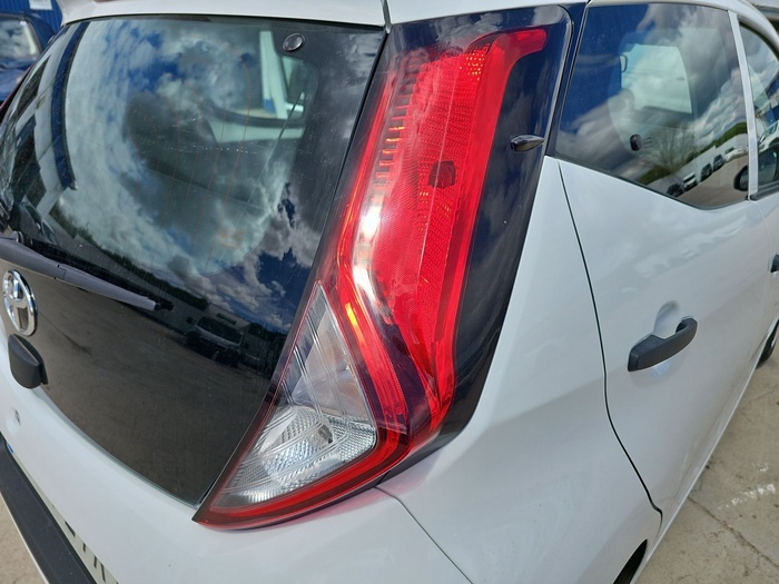 Toyota Aygo 1.0 70 x-play 53 kW (72 CV) Vehículo usado en Madrid Toyota Aygo 1.0 70 x-play 53 kW (72 CV) Vehículo usado en Madrid