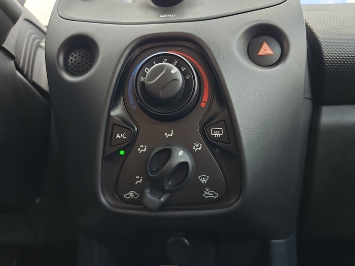 Toyota Aygo 1.0 70 x-play 53 kW (72 CV) Vehículo usado en Madrid Toyota Aygo 1.0 70 x-play 53 kW (72 CV) Vehículo usado en Madrid