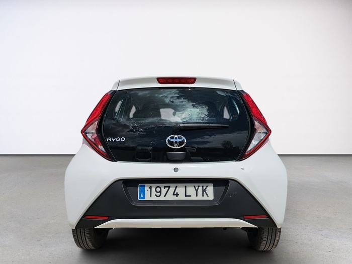 Toyota Aygo 1.0 70 x-play 53 kW (72 CV) Vehículo usado en Madrid Toyota Aygo 1.0 70 x-play 53 kW (72 CV) Vehículo usado en Madrid
