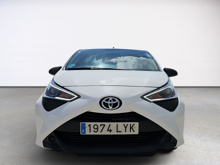 Toyota Aygo 1.0 70 x-play 53 kW (72 CV) Vehículo usado en Madrid Toyota Aygo 1.0 70 x-play 53 kW (72 CV) Vehículo usado en Madrid