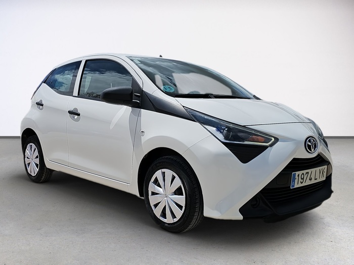 Toyota Aygo 1.0 70 x-play 53 kW (72 CV) Vehículo usado en Madrid Toyota Aygo 1.0 70 x-play 53 kW (72 CV) Vehículo usado en Madrid