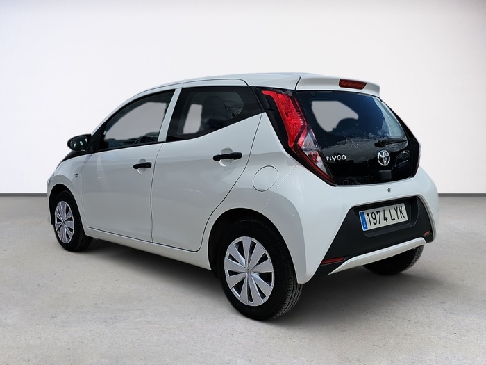Toyota Aygo 1.0 70 x-play 53 kW (72 CV) Vehículo usado en Madrid Toyota Aygo 1.0 70 x-play 53 kW (72 CV) Vehículo usado en Madrid