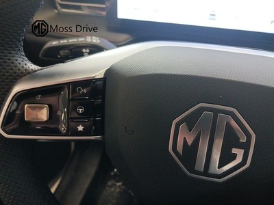 MG eHS 1.5T PHEV Luxury 200 kW (272 CV) 4 MG eHS 1.5T PHEV Luxury 200 kW (272 CV) 4