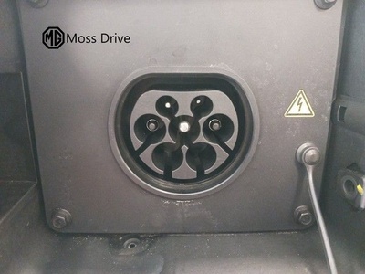 MG eHS 1.5T PHEV Luxury 200 kW (272 CV) 4 MG eHS 1.5T PHEV Luxury 200 kW (272 CV) 4