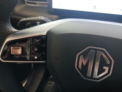 MG eHS 1.5T PHEV Luxury 200 kW (272 CV) 4 MG eHS 1.5T PHEV Luxury 200 kW (272 CV) 4