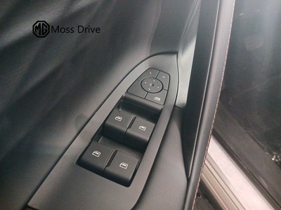 MG HS 1.5T PHEV Comfort DCT 200 kW (272 CV) 2 MG HS 1.5T PHEV Comfort DCT 200 kW (272 CV) 2