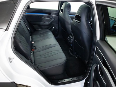 BYD Seal U DM-i Comfort 160 kW (218 CV) 10 BYD Seal U DM-i Comfort 160 kW (218 CV) 10