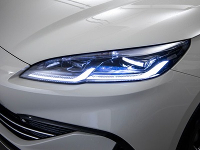 BYD Seal 6 DM-i Touring Comfort 156 kW (212 CV) 5 BYD Seal 6 DM-i Touring Comfort 156 kW (212 CV) 5