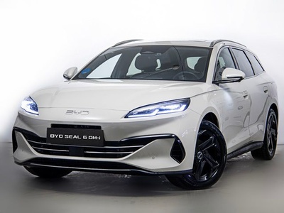 BYD Seal 6 DM-i Touring Comfort 156 kW (212 CV) 5 BYD Seal 6 DM-i Touring Comfort 156 kW (212 CV) 5