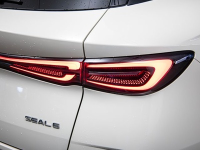 BYD Seal 6 DM-i Touring Comfort 156 kW (212 CV) 5 BYD Seal 6 DM-i Touring Comfort 156 kW (212 CV) 5