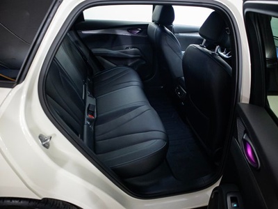 BYD Seal 6 DM-i Touring Comfort 156 kW (212 CV) 5 BYD Seal 6 DM-i Touring Comfort 156 kW (212 CV) 5