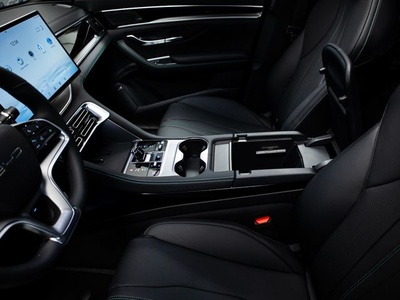 BYD Seal U DM-i Comfort 160 kW (218 CV) 8 BYD Seal U DM-i Comfort 160 kW (218 CV) 8