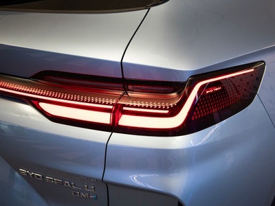 BYD Seal U DM-i Comfort 160 kW (218 CV) 9 BYD Seal U DM-i Comfort 160 kW (218 CV) 9