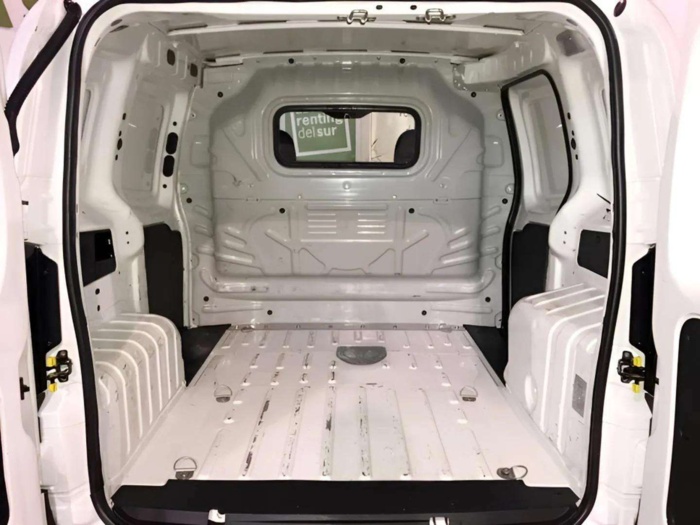 Fiat Fiorino Cargo Furgon 1.3 Multijet Base 55 kW (75 CV) Vehículo usado en Sevilla - 16 Fiat Fiorino Cargo Furgon 1.3 Multijet Base 55 kW (75 CV) Vehículo usado en Sevilla - 16