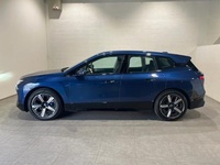 BMW xDrive40 240 kW (326 CV) iXthumbs3 BMW xDrive40 240 kW (326 CV) iXthumbs3