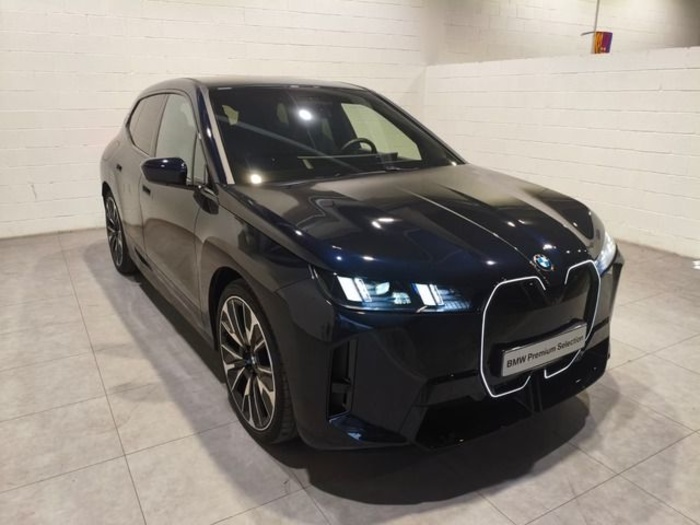 BMW xDrive45 300 kW (408 CV) iX en Barcelona BMW xDrive45 300 kW (408 CV) iX en Barcelona