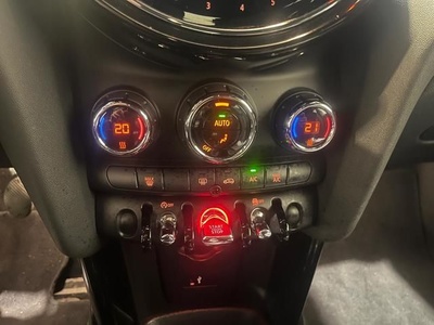 MINI MINI 5 Puertas Cooper 100 kW (136 CV) 88533581 en Barcelona MINI MINI 5 Puertas Cooper 100 kW (136 CV) 88533581 en Barcelona