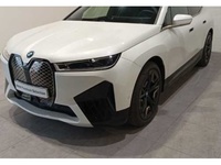 BMW xDrive40 240 kW (326 CV) iXthumbs6 BMW xDrive40 240 kW (326 CV) iXthumbs6