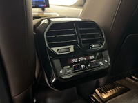 BMW xDrive40 240 kW (326 CV) iXthumbs23 BMW xDrive40 240 kW (326 CV) iXthumbs23