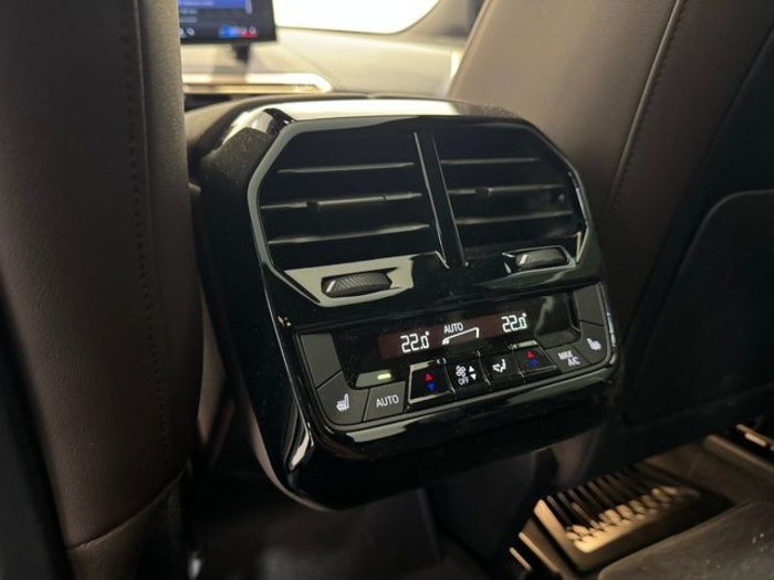 BMW xDrive40 240 kW (326 CV) iX en Barcelona BMW xDrive40 240 kW (326 CV) iX en Barcelona