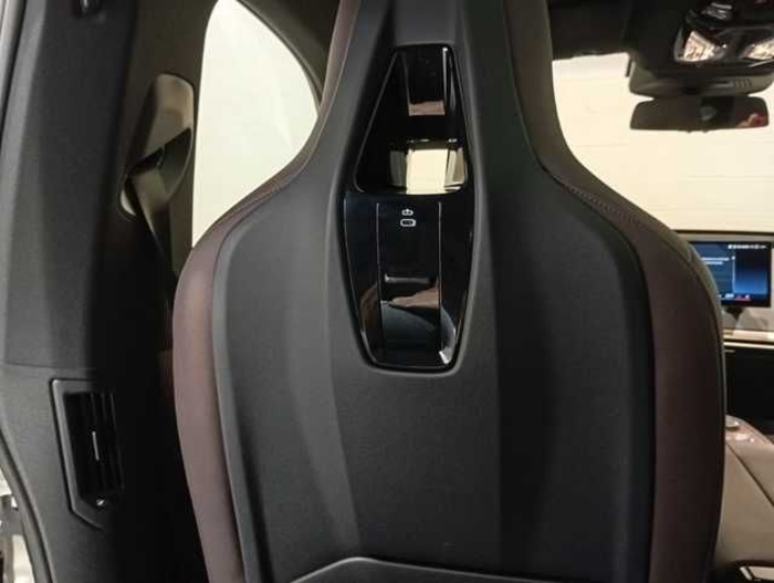 BMW xDrive40 240 kW (326 CV) iX en Barcelona BMW xDrive40 240 kW (326 CV) iX en Barcelona