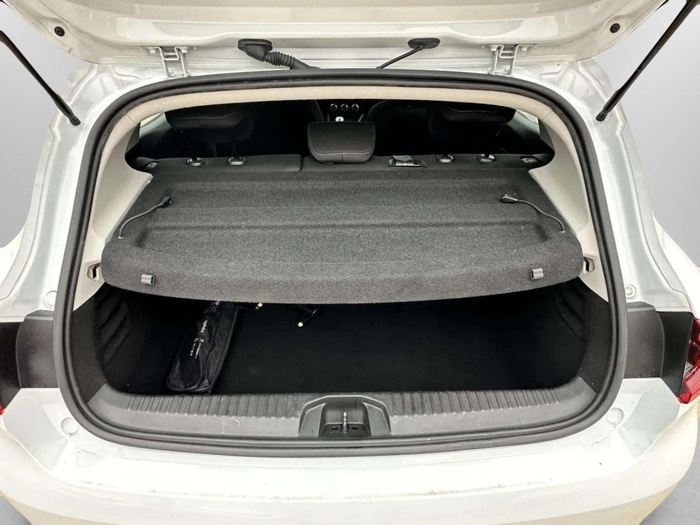 Renault Clio Intens TCe 66 kW (90 CV) Vehículo usado en Madrid Renault Clio Intens TCe 66 kW (90 CV) Vehículo usado en Madrid