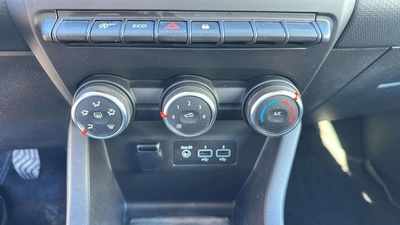 Renault Clio Intens TCe 66 kW (90 CV) 24 Renault Clio Intens TCe 66 kW (90 CV) 24