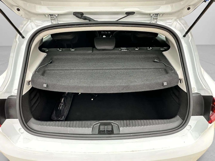 Renault Clio Intens TCe 66 kW (90 CV) Vehículo usado en Madrid Renault Clio Intens TCe 66 kW (90 CV) Vehículo usado en Madrid