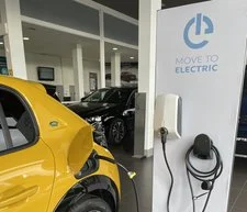 Peugeot 208 Vs Peugeot e-208