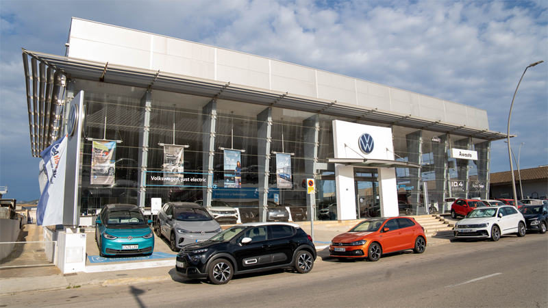 Fachada principal, entrada de nuestro concesionario