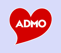 Centrowagen entrega pulseras solidarias en beneficio de ADMO